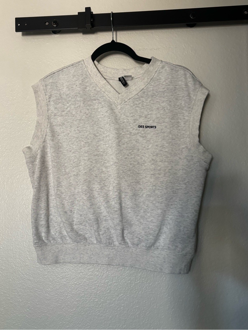 Divided Light Heather Gray V‑Neck Sleeveless Top